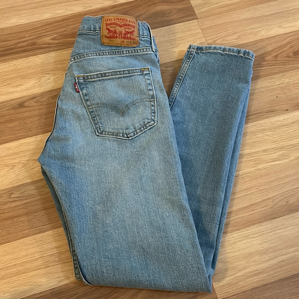 Men’s Levi’s 512 size 29x32 slim taper fit jeans.